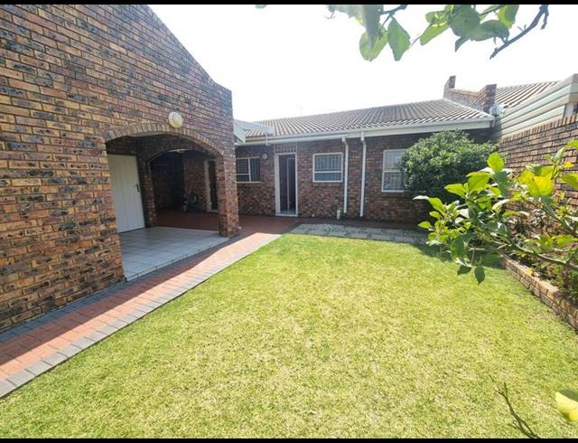 3 BEDROOM TOWNHOUSE FOR SALE IN THREE RIVERS